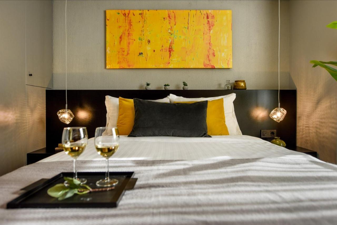 Luxury Apartment Near Radisson Hotel - Wall Projector & Modern Design Бухарест Экстерьер фото
