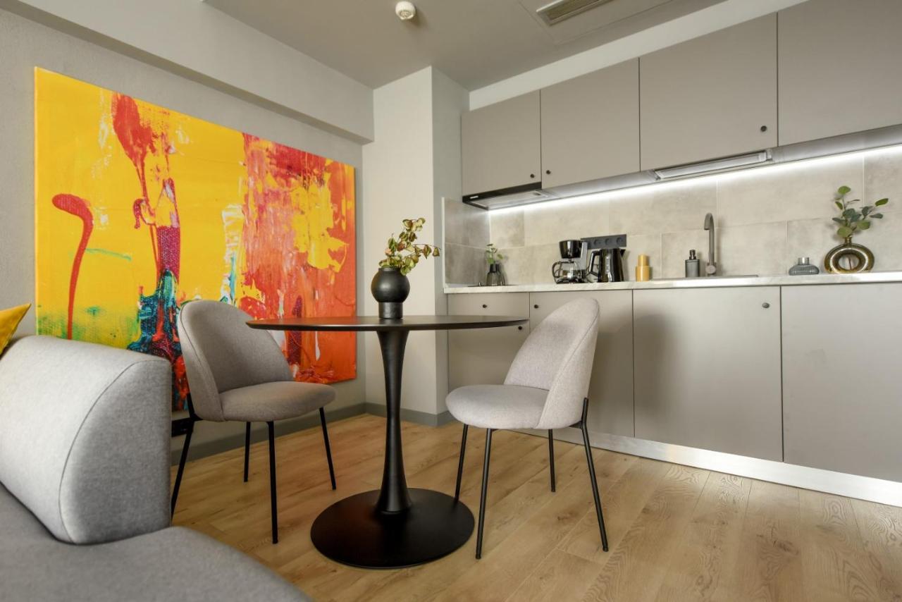 Luxury Apartment Near Radisson Hotel - Wall Projector & Modern Design Бухарест Экстерьер фото