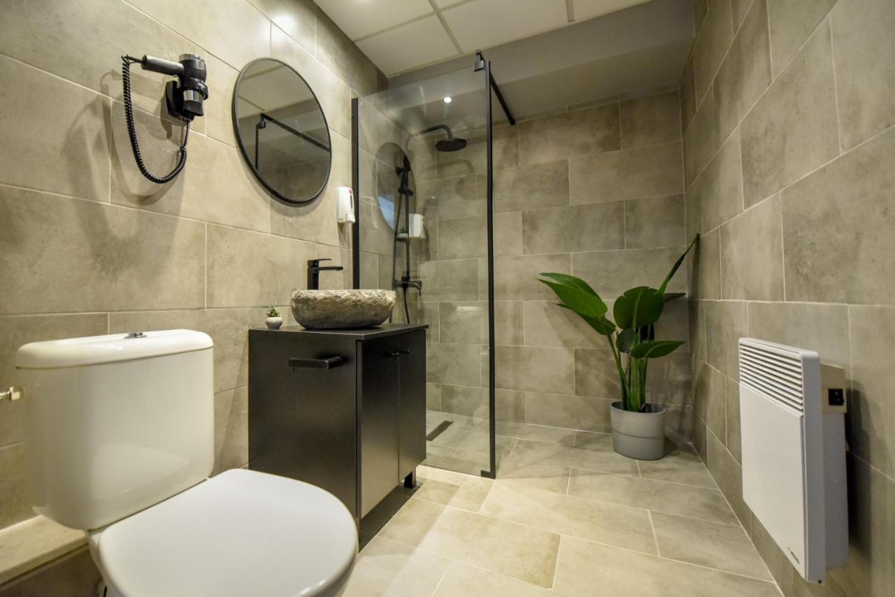 Luxury Apartment Near Radisson Hotel - Wall Projector & Modern Design Бухарест Экстерьер фото